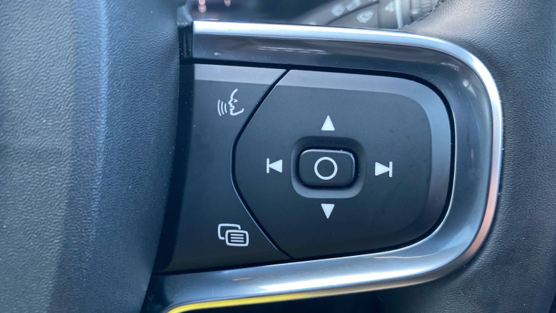 Volvo XC40 2.0 B4P Ultra Dark 5dr Auto Petrol Estate